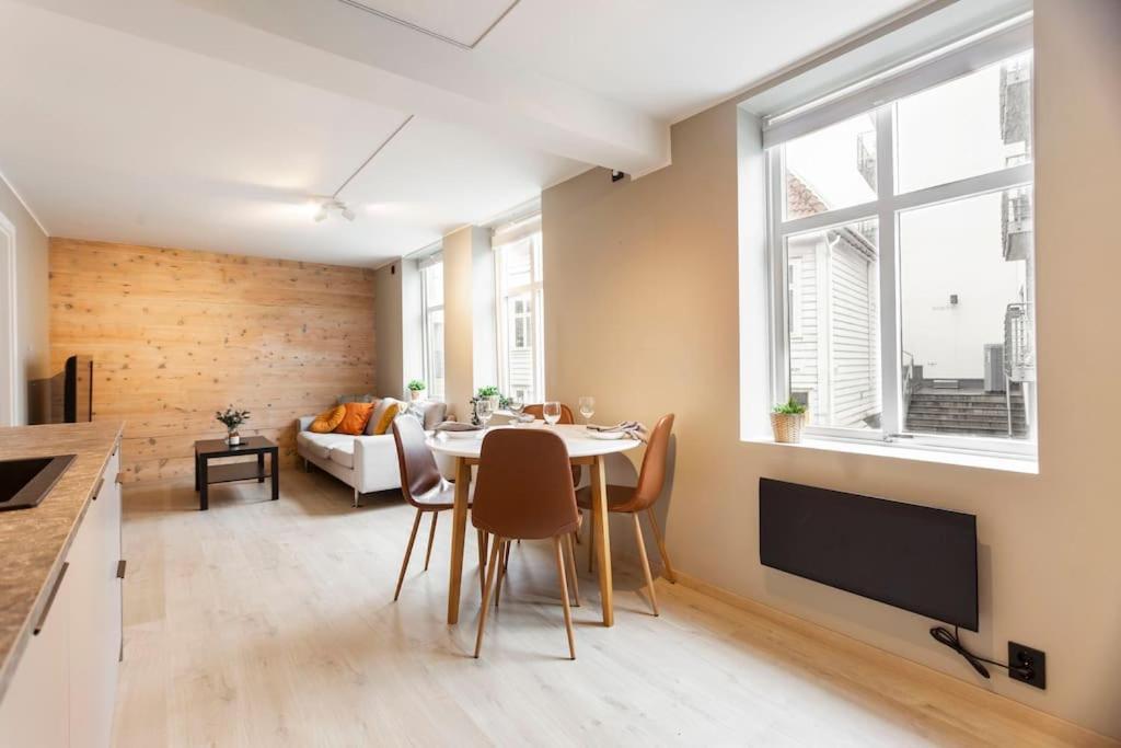 New! Modern Apartment In Historic Area Of Bergen! Extérieur photo